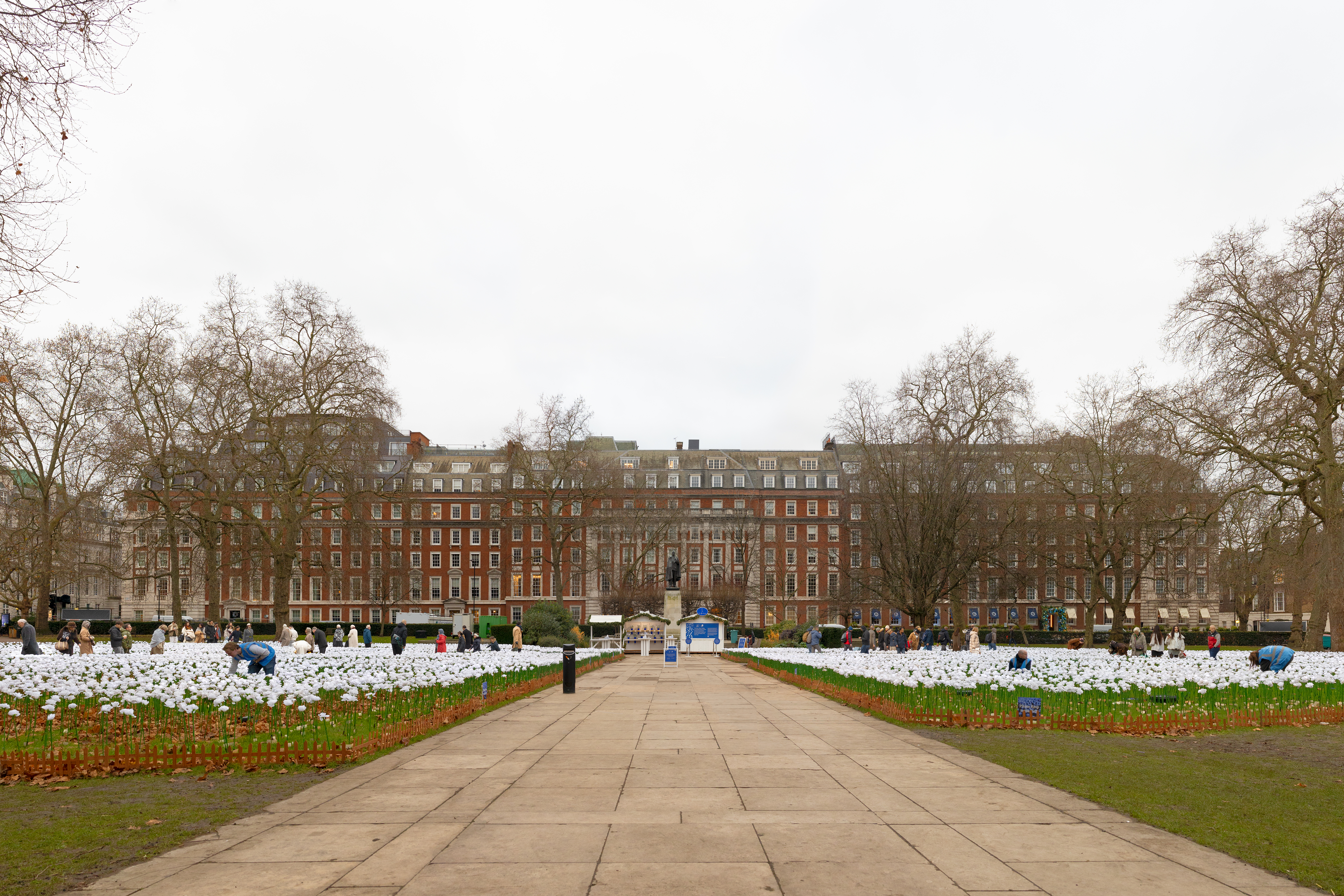 Who’s watching the monument?(图9) 3.grosvenor square final.jpg