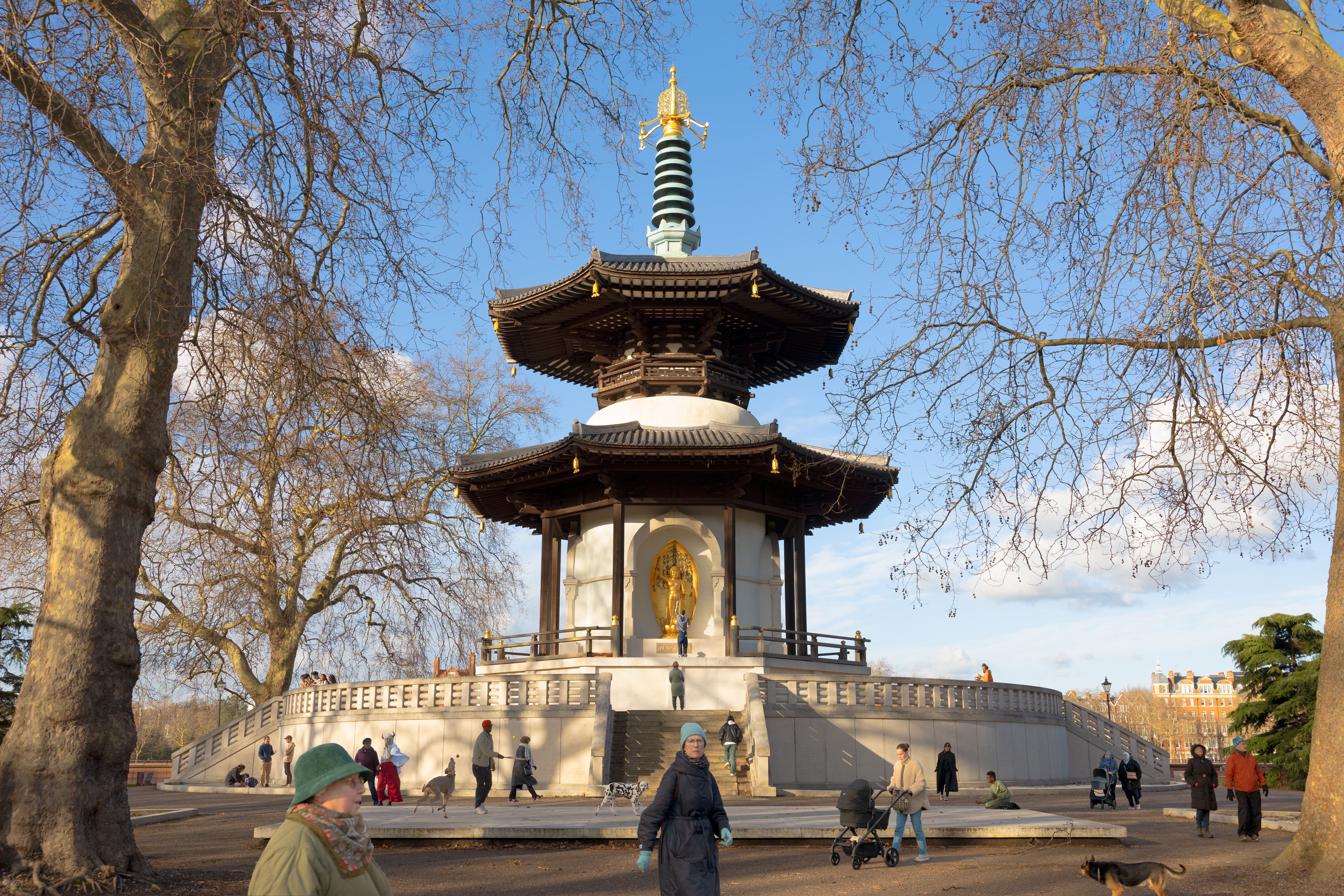 Who’s watching the monument?(图4) 10.London Peace Pagoda.jpg